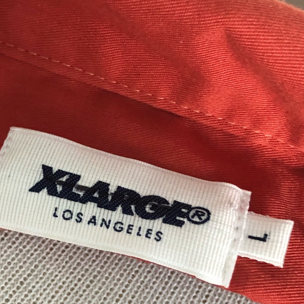 XLarge button down 🦍 - Picture 3 of 6